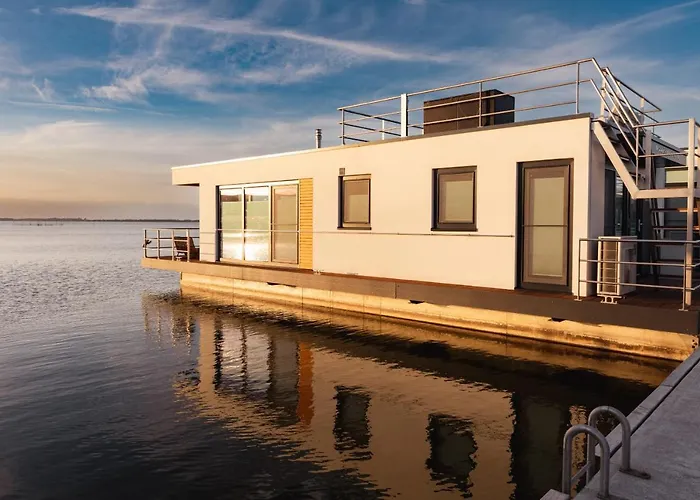 度假居 Hausboot Kuestennebel