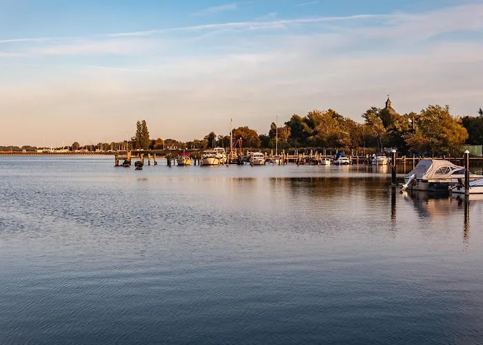 Hausboot Kuestennebel * 里布尼茨达姆加滕